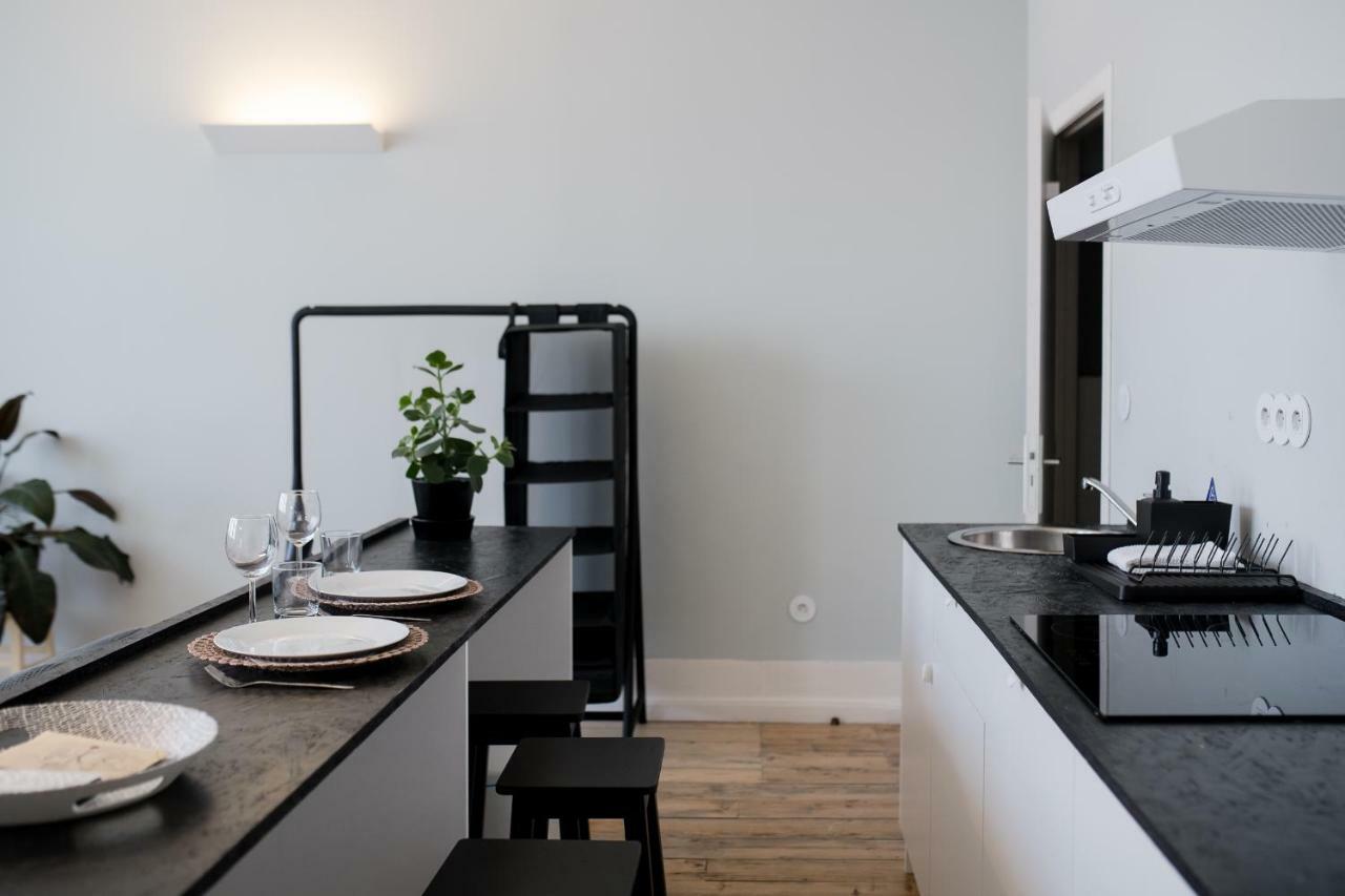 Baixa24 •P2R• Bright Apt In Vibrant Downtown Порто Екстериор снимка