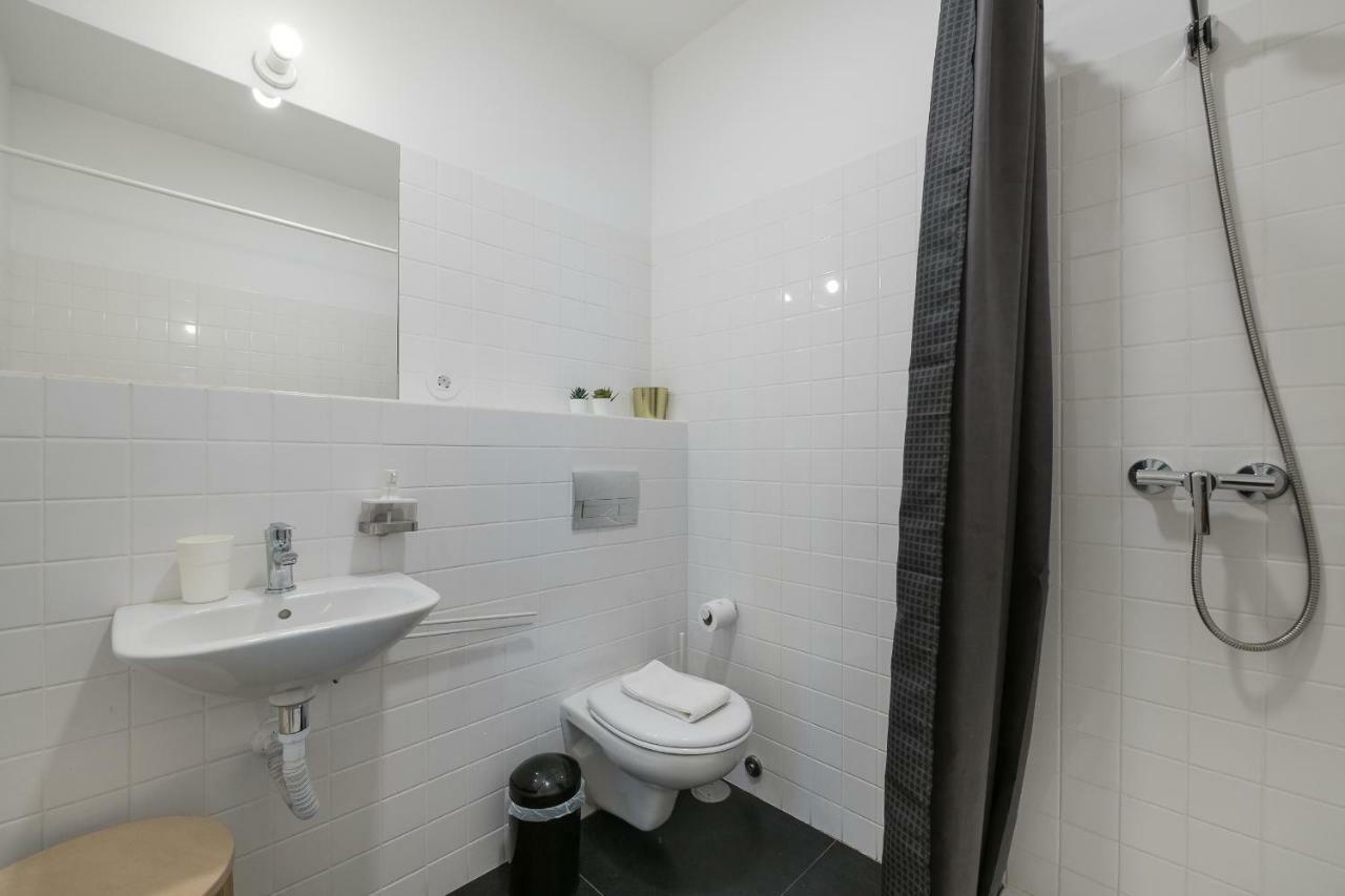 Baixa24 •P2R• Bright Apt In Vibrant Downtown Порто Екстериор снимка