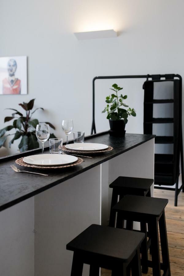 Baixa24 •P2R• Bright Apt In Vibrant Downtown Порто Екстериор снимка