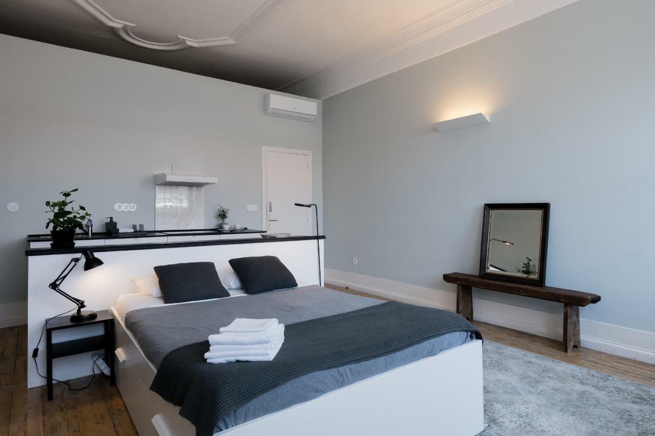 Baixa24 •P2R• Bright Apt In Vibrant Downtown Порто Екстериор снимка