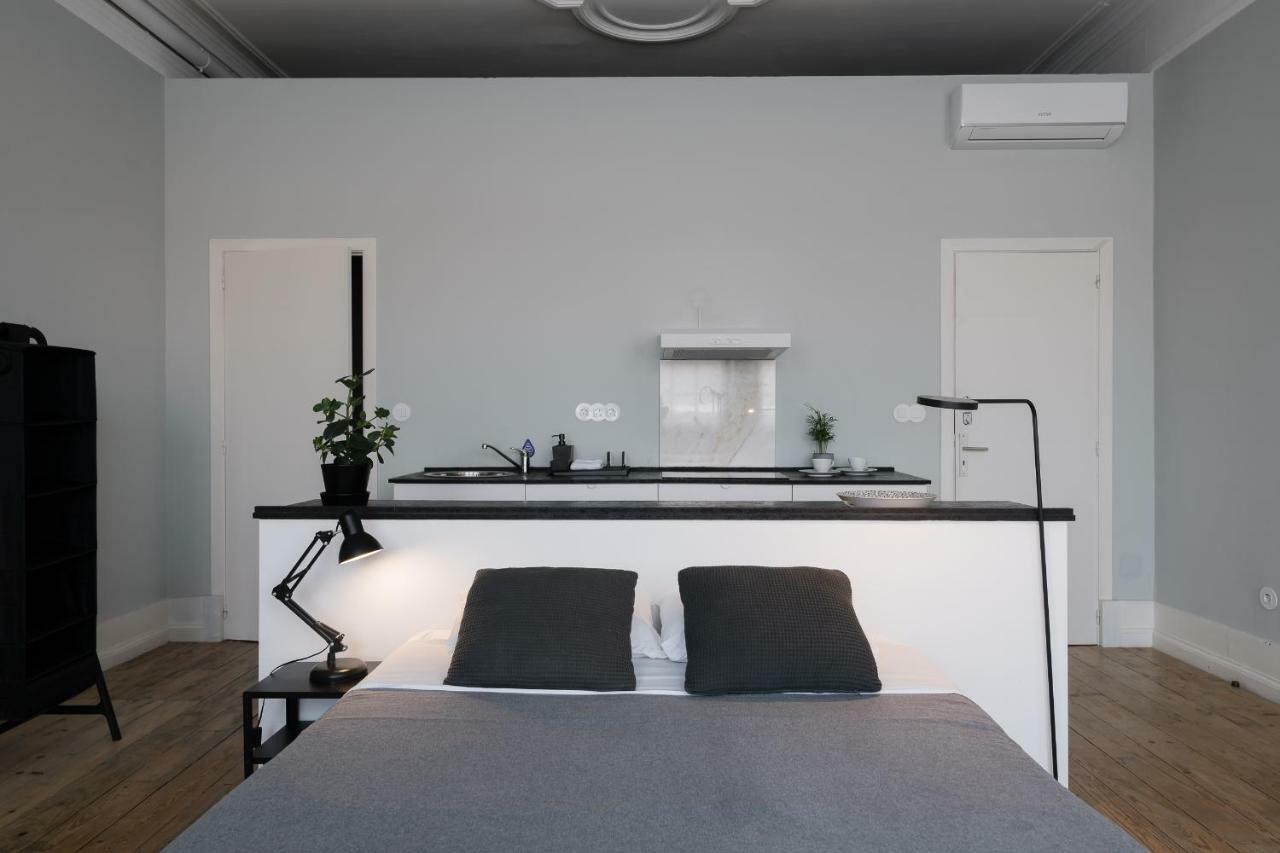 Baixa24 •P2R• Bright Apt In Vibrant Downtown Порто Екстериор снимка