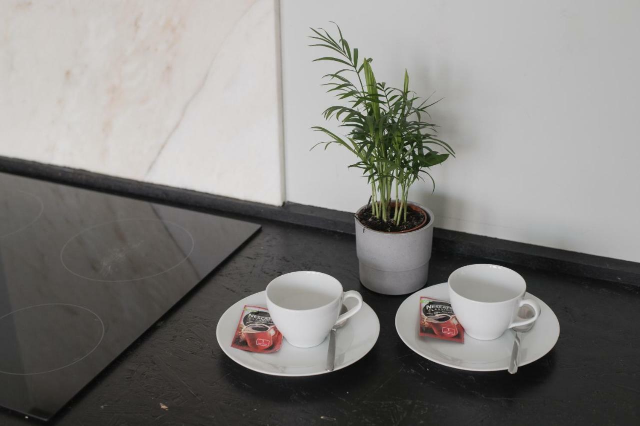 Baixa24 •P2R• Bright Apt In Vibrant Downtown Порто Екстериор снимка