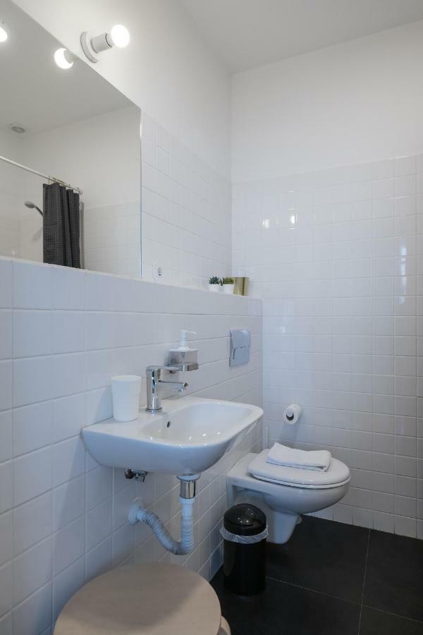 Baixa24 •P2R• Bright Apt In Vibrant Downtown Порто Екстериор снимка